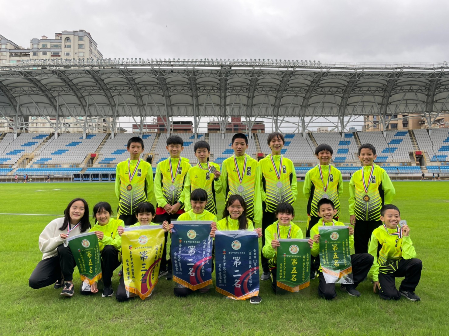 西區運動會賽後田徑隊合影