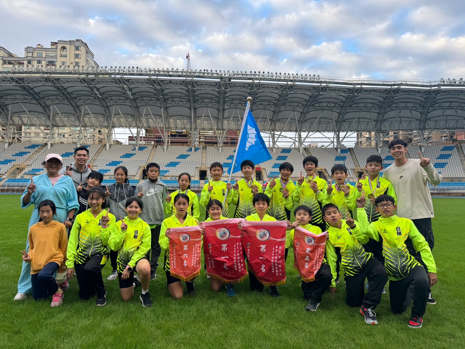 選手與教練合影