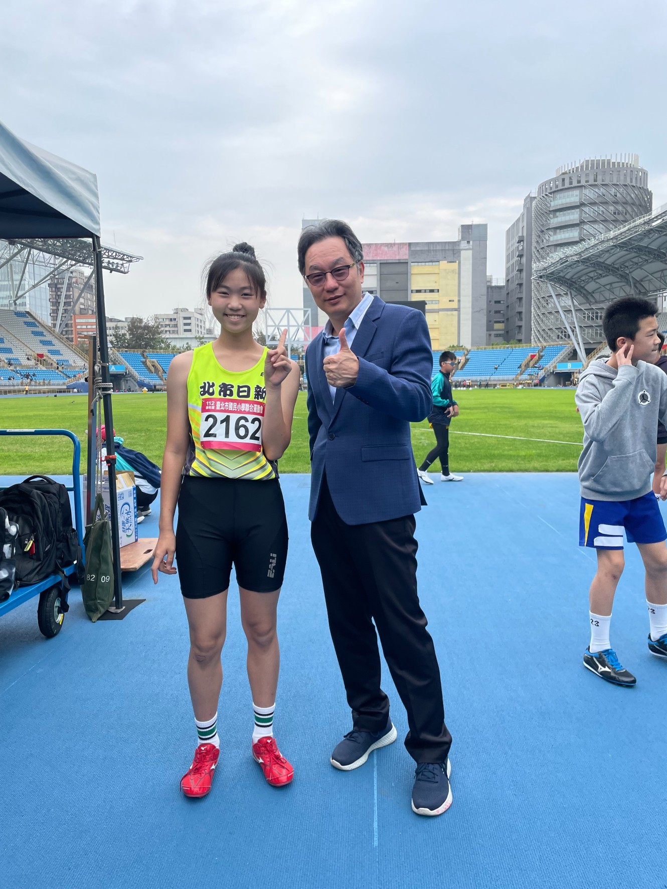校長與選手合影